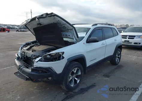 2016 Jeep Cherokee Trailhawk z USA, uszkodzony, nr VIN 1C4PJMBS5GW183968